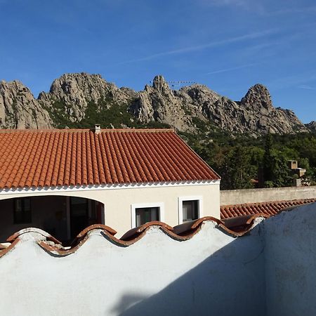 White - San Pantaleo Apartment Exterior foto