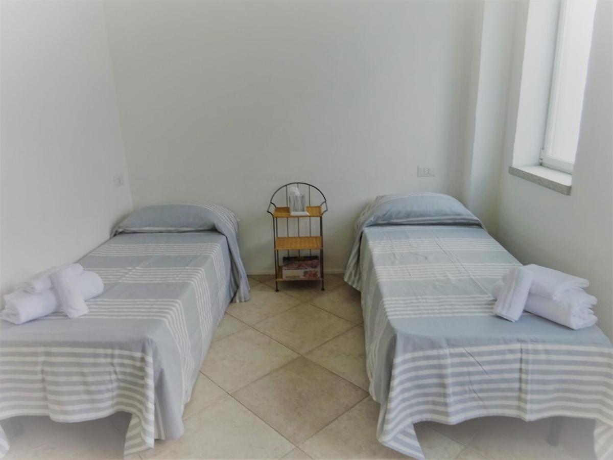 White - San Pantaleo Apartment Exterior foto