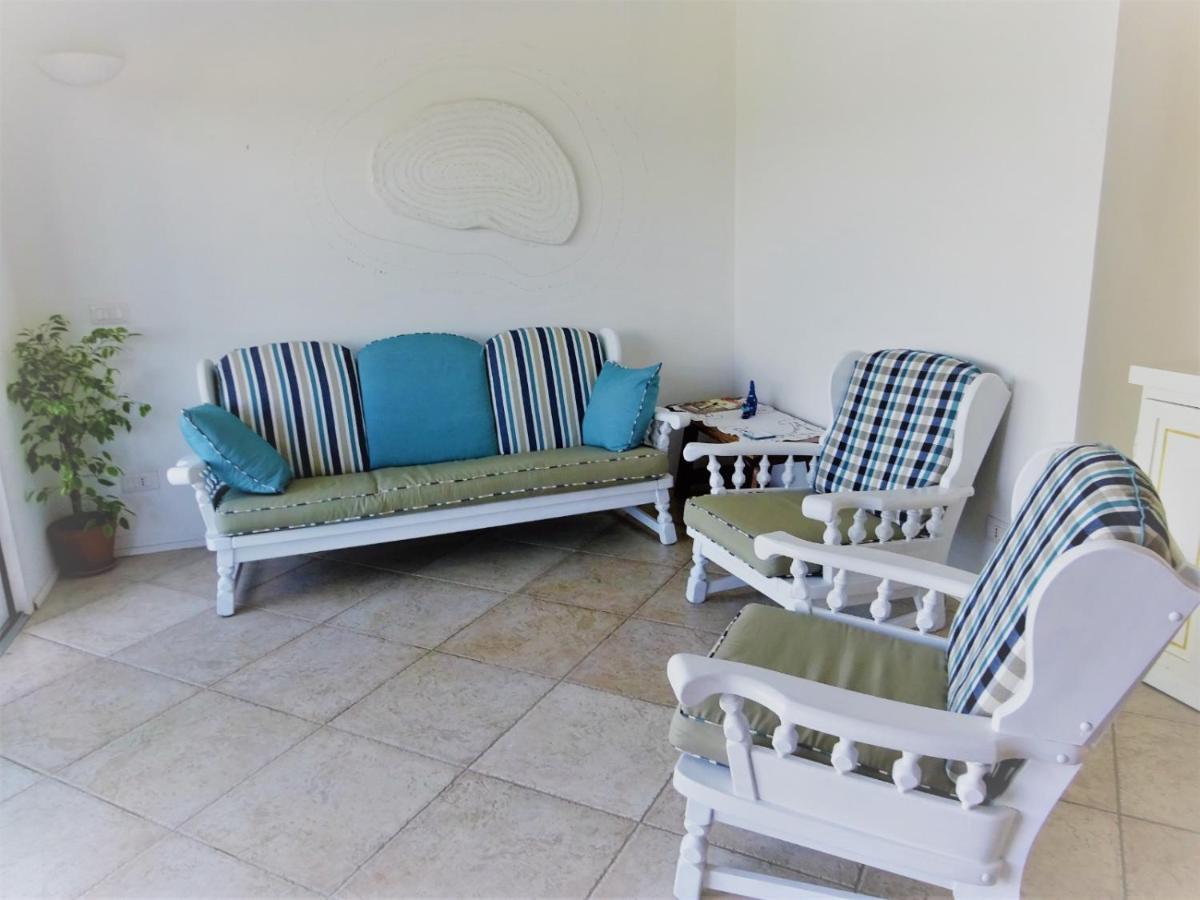 White - San Pantaleo Apartment Exterior foto