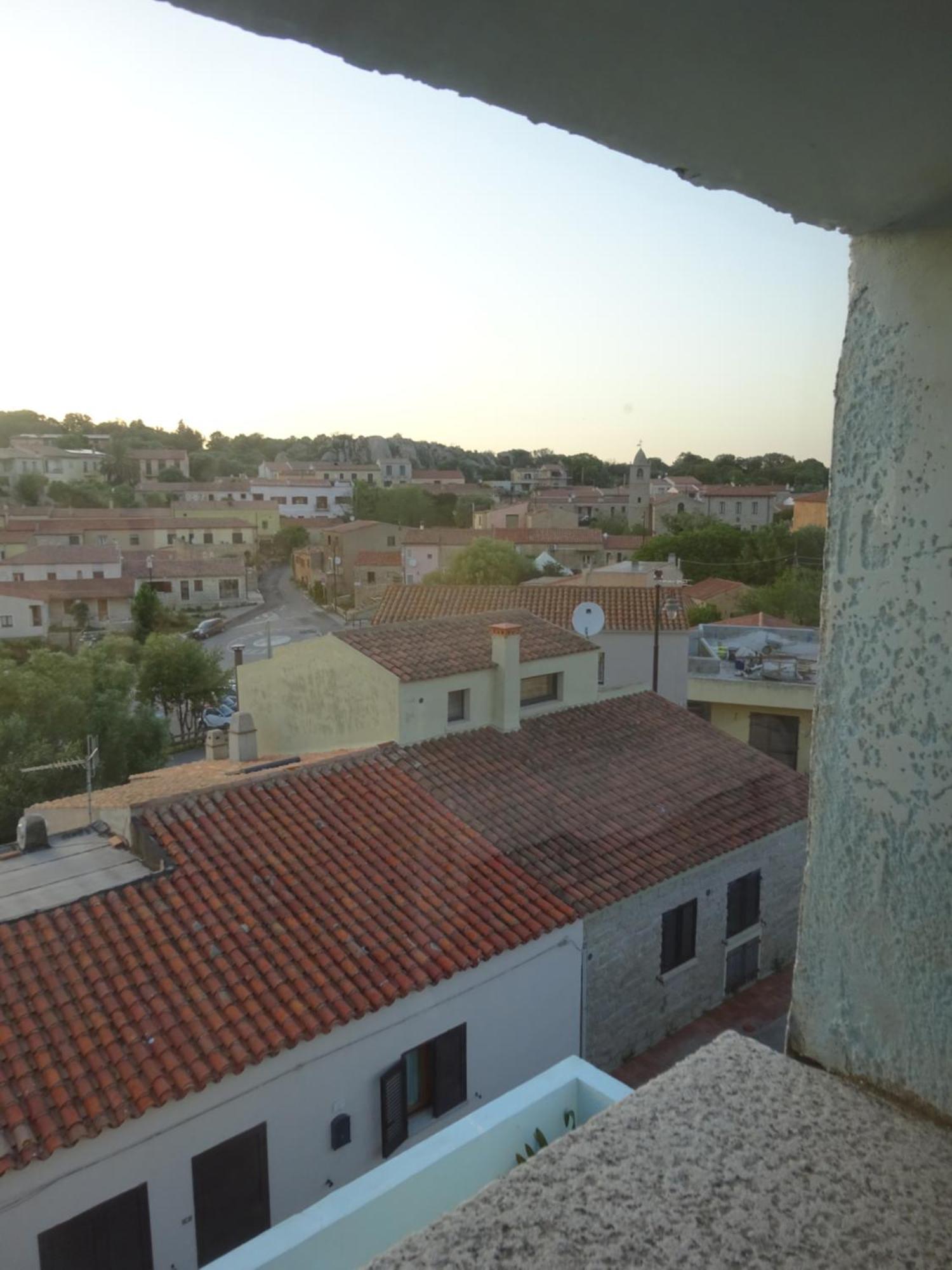 White - San Pantaleo Apartment Exterior foto