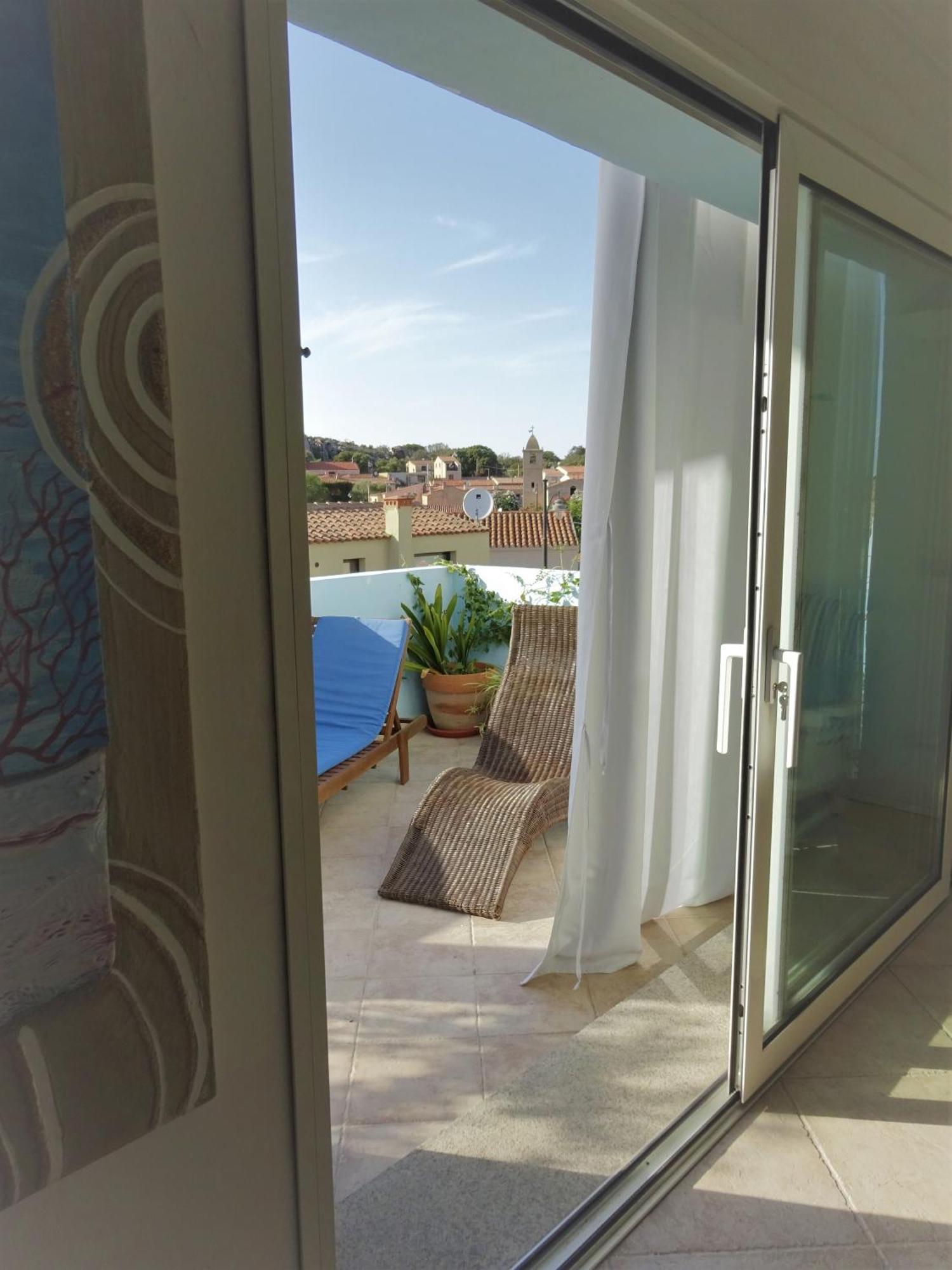 White - San Pantaleo Apartment Exterior foto