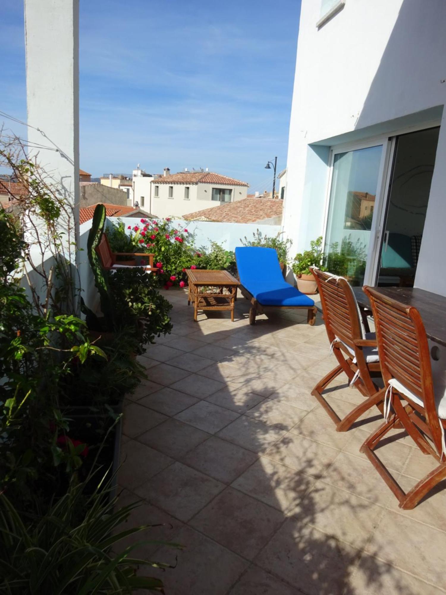White - San Pantaleo Apartment Exterior foto