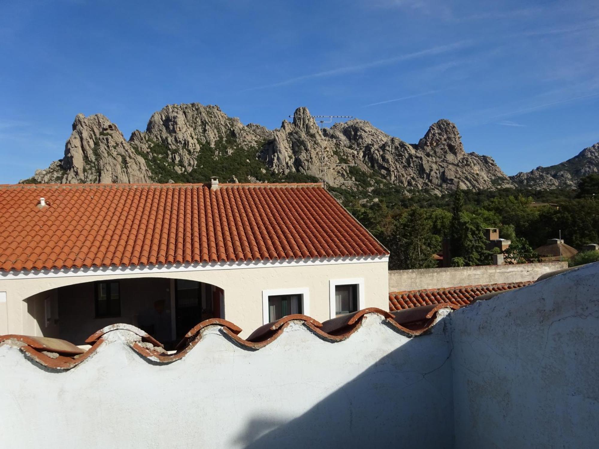 White - San Pantaleo Apartment Exterior foto